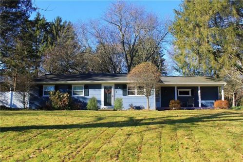4 Harvest Rd, Fairport, NY 14450-2816