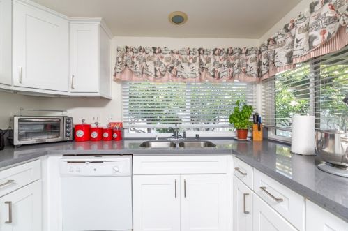 11801 La Serna Dr, Whittier CA  90604-3250 exterior