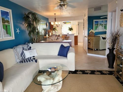 1025 Mainsail Dr, Naples, FL 34114-8898