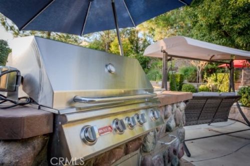 33068 Regina Dr, Temecula CA  92592-1472 exterior