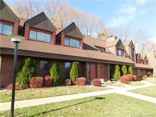 102 Montoya Dr, Branford CT  06405-2527 exterior