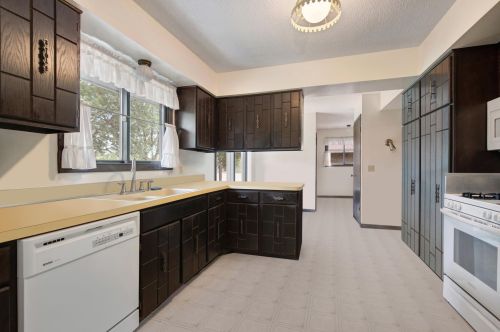 6208 Perry Ave, Minneapolis, MN 55429-2346
