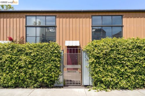 2858 Helen St, Oakland CA  94608-4028 exterior