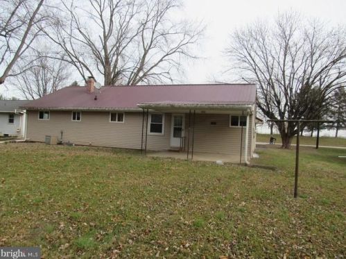 237 Allen Rd, Carlisle, PA 17013-9447