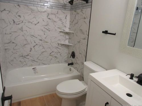 38 Enid St, Bridgeport CT  06606-2760 exterior