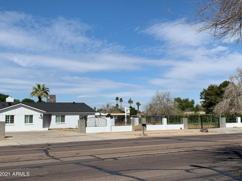 4942 Greenway Rd, Glendale, AZ 85306-3522