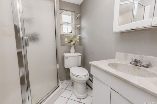 29 Clifford Ct, Huntington Station NY  11746-2106 exterior