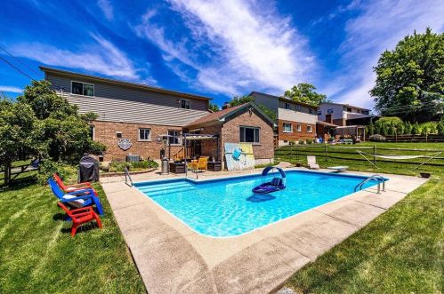 2737 Darke Ct, Cincinnati, OH 45233-4210
