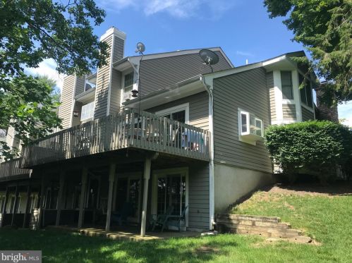 28 Countryside Dr, Princeton NJ  08540-9406 exterior