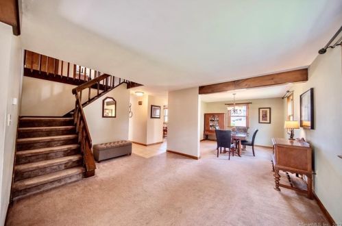 7 Edgewood Dr, Middletown CT 06457-3508 exterior