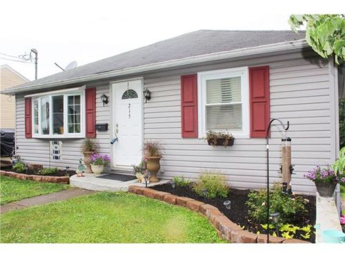 215 Piersol Ave, Bentleyville, PA 15314-1331