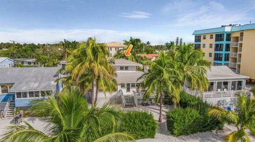 2908 Seaview St, Fort Myers Beach, FL 33931-3528