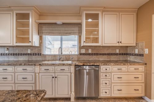 42522 15 St, Lancaster CA 93534-6212 exterior