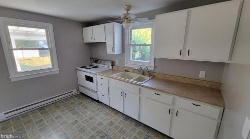 9561 Highland St, Mauricetown, NJ 08329-9900