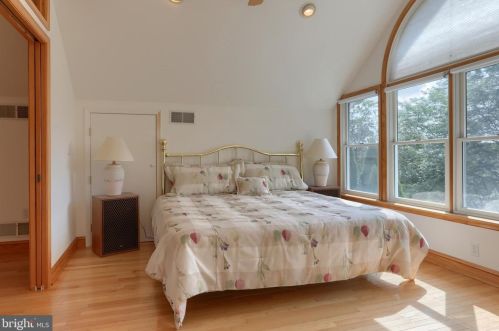 6411 Devonshire Hts Rd, Harrisburg PA 17111-4818 exterior