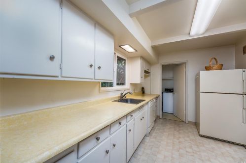 817 Walnut Ave, Ukiah CA  95482-3702 exterior