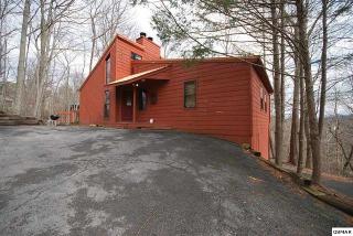 877 Chestnut Dr, Gatlinburg, TN 37738-4454