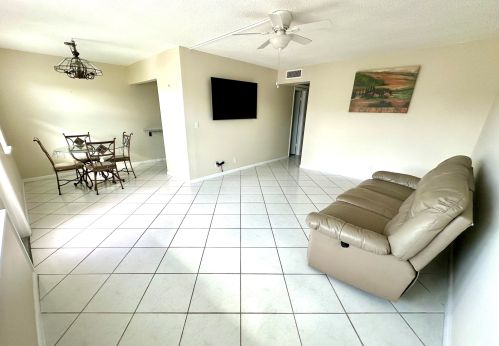 50 Kent D, West Palm Beach FL  33417-1707 exterior