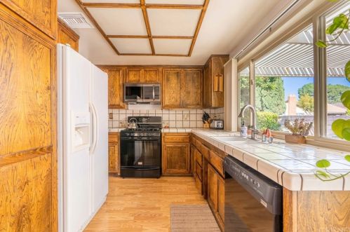 1954 Claudia Ave, Simi Valley CA 93065-3642 exterior