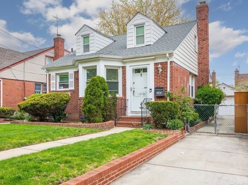 11593 Parkway Dr, Floral Park, NY 11003-3934