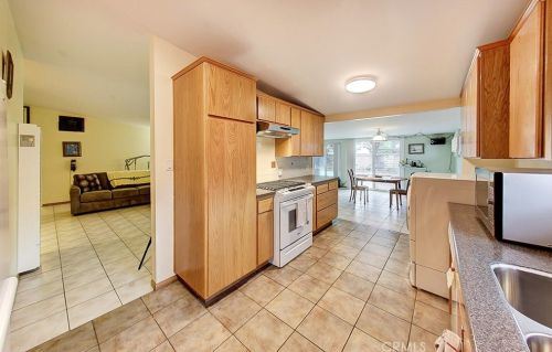 7712 Davmor Ave, Stanton CA 90680-3113 exterior