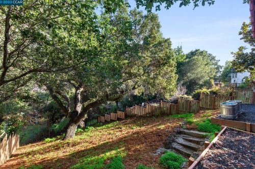 4216 Knoll Ave, Oakland CA  94619-3025 exterior