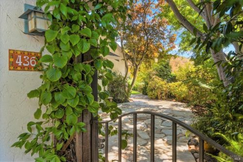436 Hawthorne Ln, Benicia, CA 94510-1452