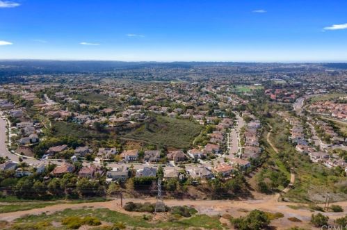 7463 Circulo Sequoia, Carlsbad CA 92009-8467 exterior