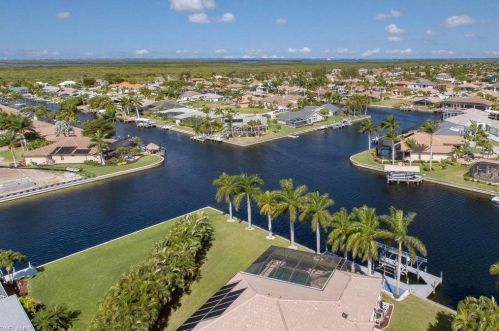 2729 38th St, Cape Coral, FL 33914-4821