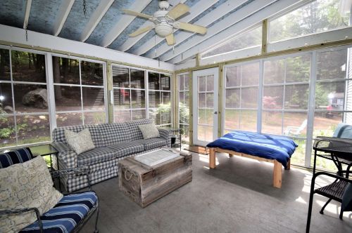 1 San Antonio Dr, Fremont NH  03044-8204 exterior