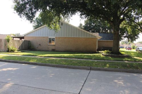 10828 Birch Dr, Morgans Point, TX 77571-4335