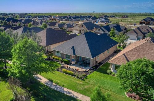 9505 Rivercrest Dr, Denton, TX 76207-5648