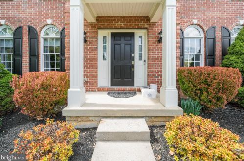 17 Great Oak Dr, Glen Mills, PA 19342-1176