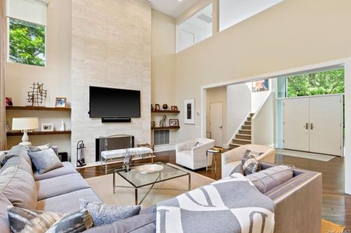 2 Pondview, Purchase, NY 10577-1608