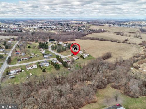 57 Panorama Ln, Hanover PA  17331-8410 exterior