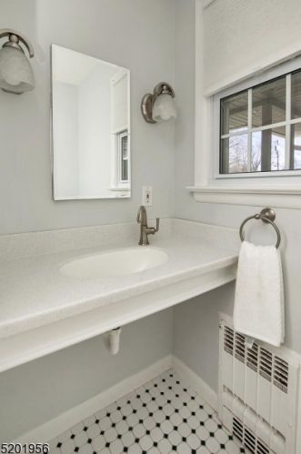 127 Hillside Ave, Bedminster NJ  07921-2516 exterior