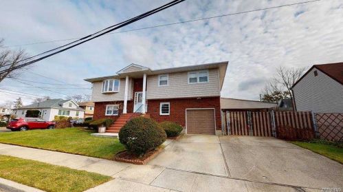 515 Cameron St, Floral Park, NY 11003-3820