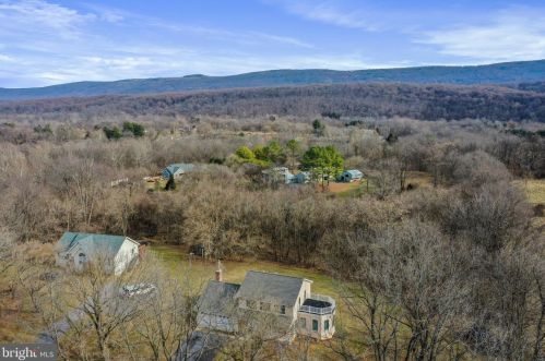 166 Hyde Park Ln, Charles Town WV  25414-4545 exterior
