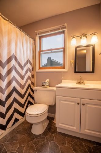 437 Line St, Hermitage PA  16150-1208 exterior