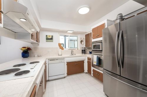 1412 Cottonwood St, Woodland CA  95695-5167 exterior