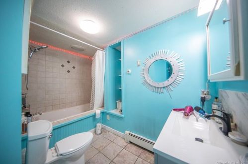 22 Devonshire Dr, Waterford CT  06385-1702 exterior