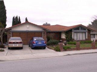 950 Clearview Dr, Hollister, CA 95023-5175