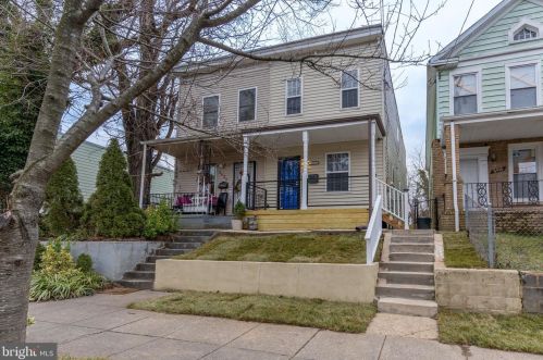 5917 Dix St, Washington, DC 20019-6968
