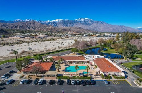 502 Cerritos Way, Cathedral City CA  92234-1617 exterior