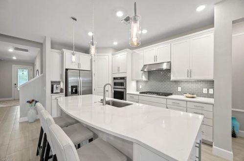 2727 Aviamar Cir, Naples FL 34114-9756 exterior