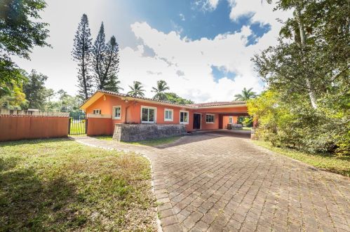 9330 104th St, Miami, FL 33176-3608