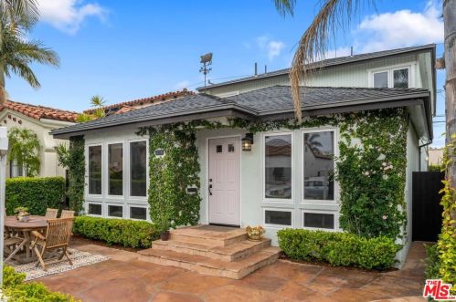 165 Roycroft Ave, Long Beach, CA 90803-3139
