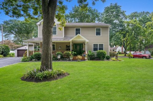 246 Lawrence Rd, San Remo, NY 11754-4913