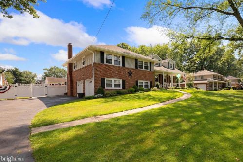 210 Wayne Dr, Riverton NJ  08077-3843 exterior