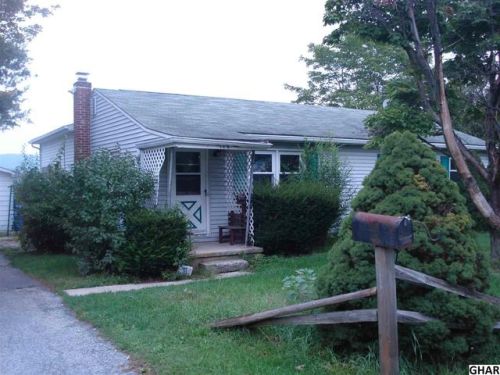 105 Darr Ave, Carlisle, PA 17013-1015